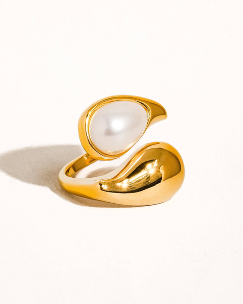 Sloan 18K Gold Non-Tarnish Pearl Wavy Ring: White