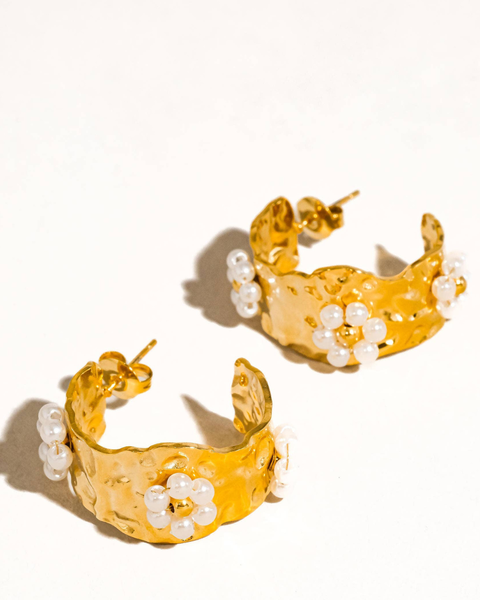 Charme 18K Gold Non-Tarnish Vintage Floral Hoop Earring: Yellow