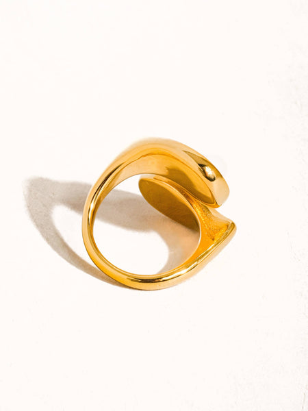 Sloan 18K Gold Non-Tarnish Pearl Wavy Ring: White